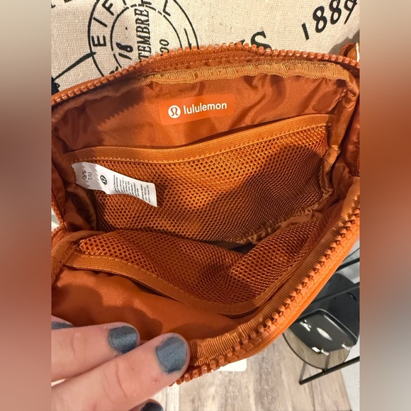 Lululemon Everywhere Belt Bag NWT Burnt Orange Nylon Crossbody Belt Bag - Picture 8 of 9